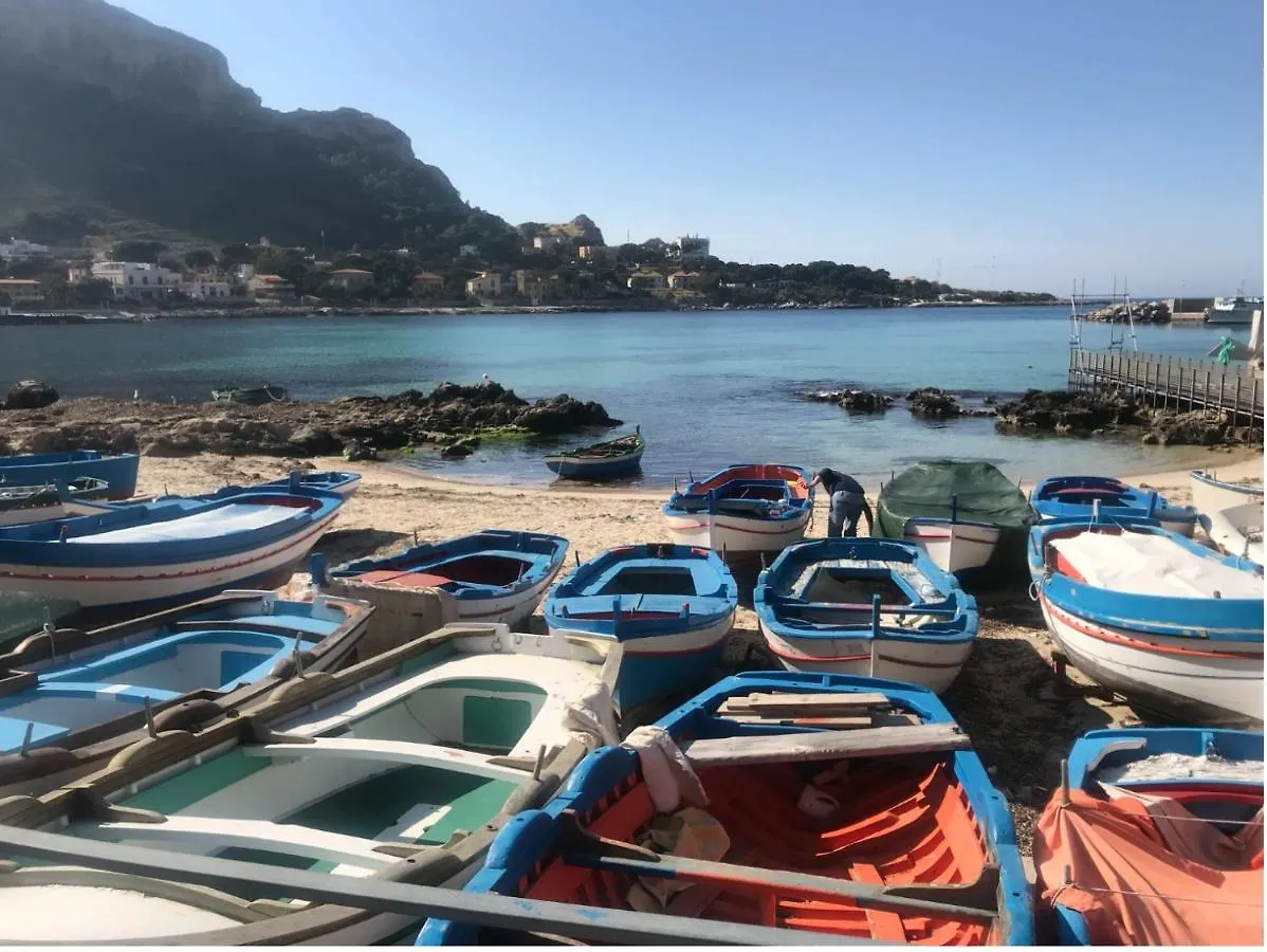 B&B Tiffany Sferracavallo Palermo 3*,  Italy
