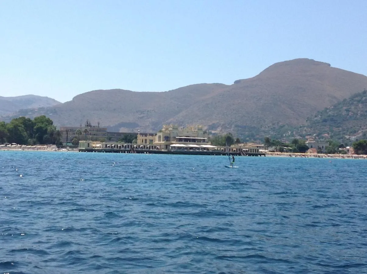 B&B Tiffany Sferracavallo Palermo 3*,